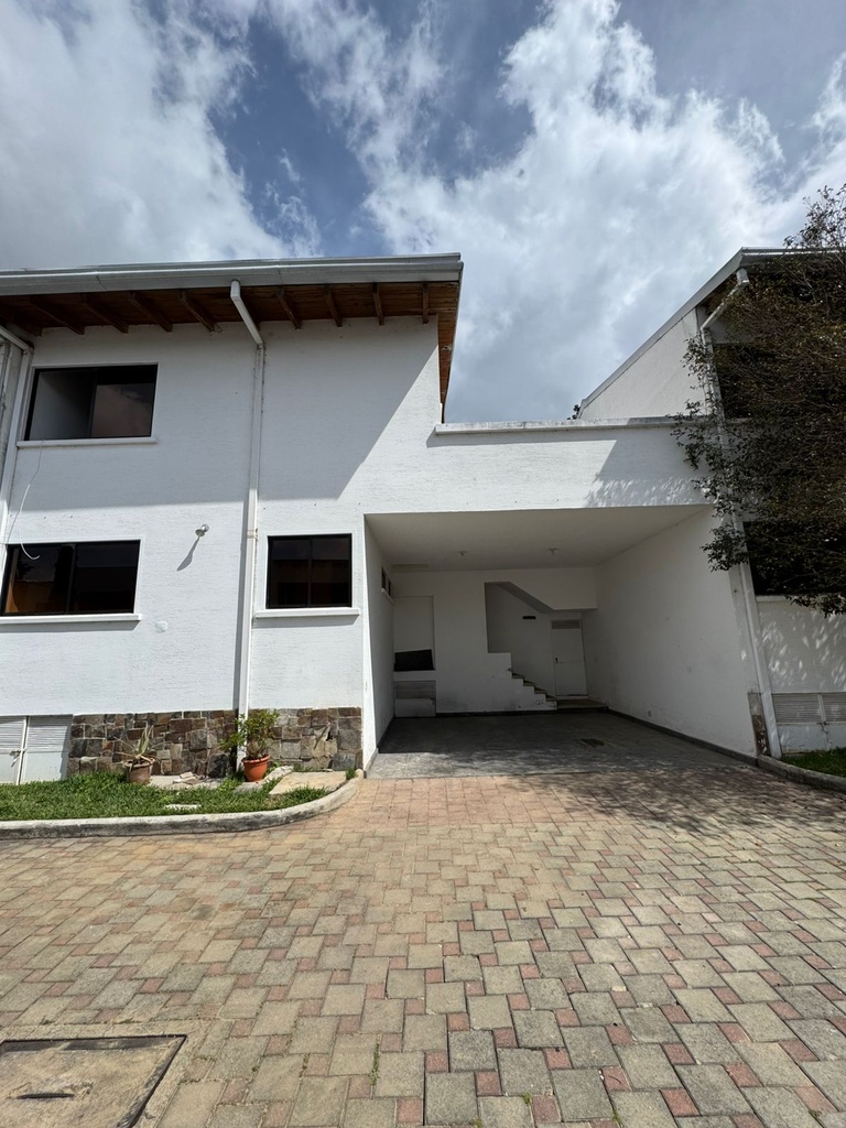 RENTO CASA SAN MATEO Z16